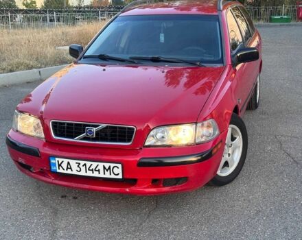 Красный Вольво В40, объемом двигателя 1.9 л и пробегом 420 тыс. км за 2700 $, фото 1 на Automoto.ua