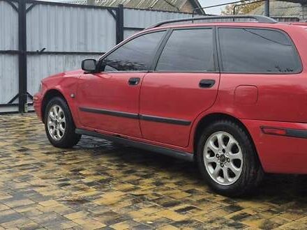 Красный Вольво В40, объемом двигателя 1.95 л и пробегом 220 тыс. км за 3900 $, фото 1 на Automoto.ua