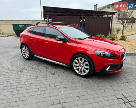 Красный Вольво В40, объемом двигателя 1.6 л и пробегом 127 тыс. км за 13500 $, фото 1 на Automoto.ua