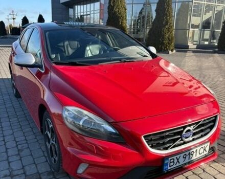 Красный Вольво В40, объемом двигателя 2 л и пробегом 300 тыс. км за 15100 $, фото 1 на Automoto.ua
