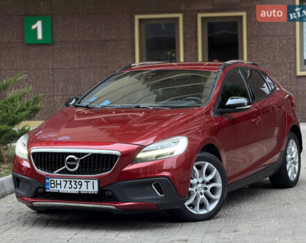 Красный Вольво В40, объемом двигателя 2 л и пробегом 61 тыс. км за 14900 $, фото 1 на Automoto.ua