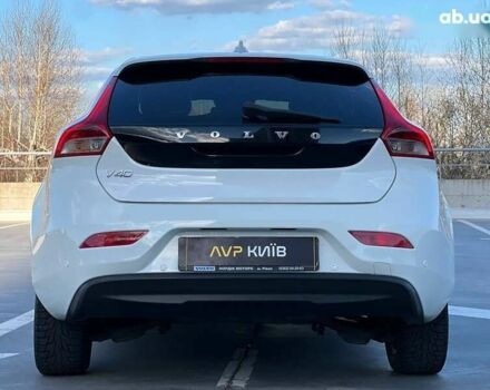 Вольво В40, объемом двигателя 1.6 л и пробегом 307 тыс. км за 8900 $, фото 9 на Automoto.ua