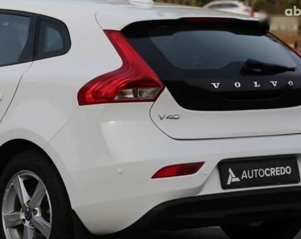 Вольво В40, объемом двигателя 1.6 л и пробегом 144 тыс. км за 11900 $, фото 7 на Automoto.ua