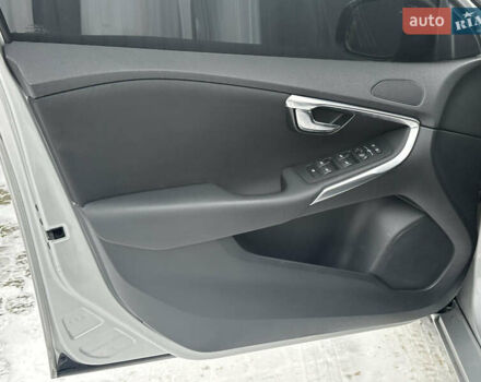 Сірий Вольво V40, об'ємом двигуна 1.6 л та пробігом 203 тис. км за 8990 $, фото 10 на Automoto.ua