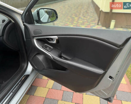 Серый Вольво В40, объемом двигателя 1.56 л и пробегом 210 тыс. км за 9950 $, фото 27 на Automoto.ua