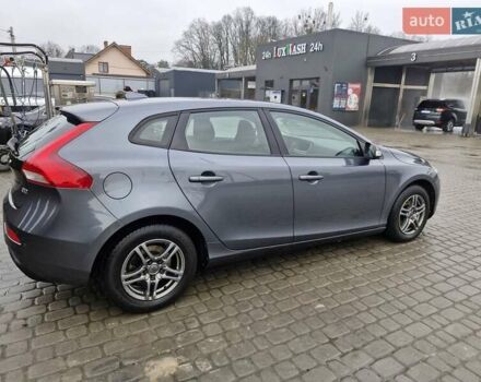 Серый Вольво В40, объемом двигателя 1.56 л и пробегом 211 тыс. км за 10000 $, фото 7 на Automoto.ua