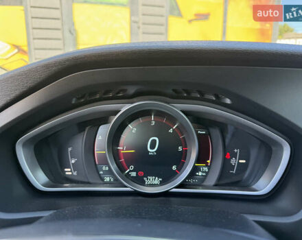 Сірий Вольво V40, об'ємом двигуна 1.56 л та пробігом 220 тис. км за 10600 $, фото 63 на Automoto.ua