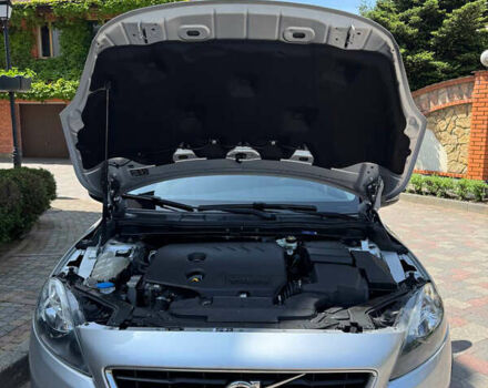 Серый Вольво В40, объемом двигателя 1.56 л и пробегом 220 тыс. км за 11000 $, фото 23 на Automoto.ua