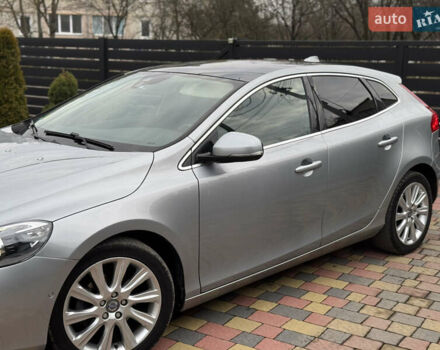 Серый Вольво В40, объемом двигателя 1.56 л и пробегом 210 тыс. км за 9950 $, фото 2 на Automoto.ua