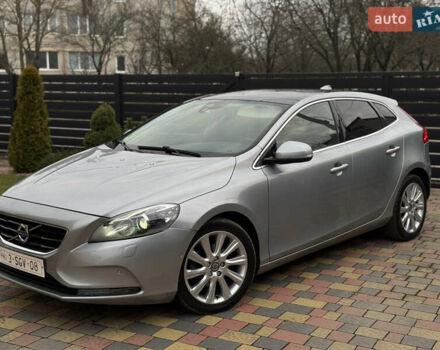 Серый Вольво В40, объемом двигателя 1.56 л и пробегом 210 тыс. км за 9950 $, фото 1 на Automoto.ua