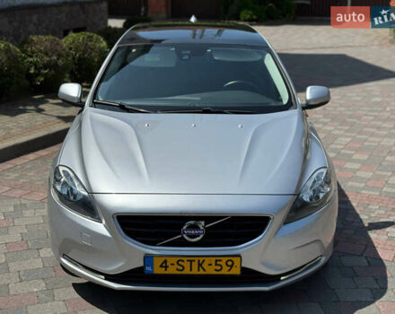 Серый Вольво В40, объемом двигателя 1.56 л и пробегом 220 тыс. км за 11000 $, фото 1 на Automoto.ua