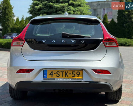 Серый Вольво В40, объемом двигателя 1.56 л и пробегом 220 тыс. км за 11000 $, фото 7 на Automoto.ua