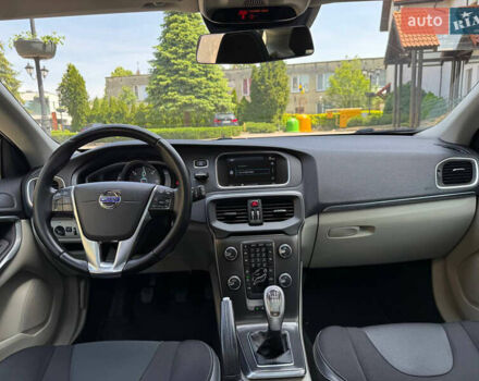 Серый Вольво В40, объемом двигателя 1.56 л и пробегом 220 тыс. км за 11000 $, фото 18 на Automoto.ua