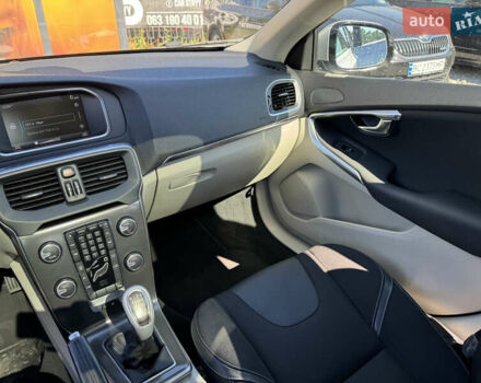 Сірий Вольво V40, об'ємом двигуна 1.56 л та пробігом 220 тис. км за 10600 $, фото 44 на Automoto.ua