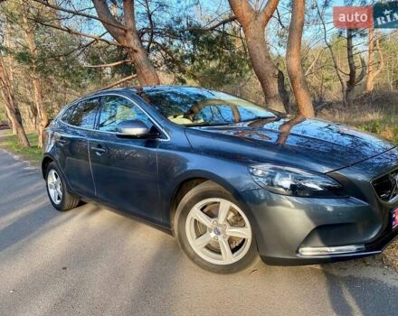 Вольво В40 2013 в Днепре (Днепропетровске) на Automoto.ua Серый Вольво В40, объемом двигателя 1.56 л и пробегом 213 тыс. км за 10800 $, фото 1 на Automoto.ua