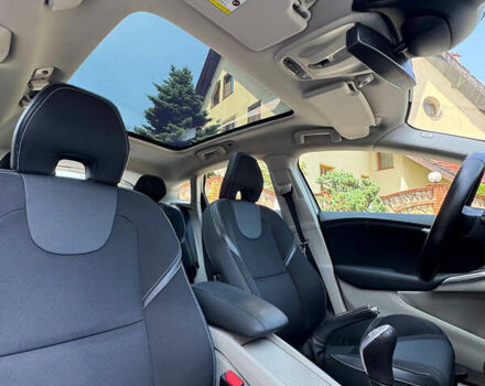 Серый Вольво В40, объемом двигателя 1.56 л и пробегом 220 тыс. км за 11000 $, фото 13 на Automoto.ua