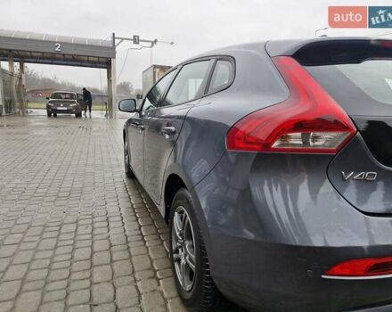 Серый Вольво В40, объемом двигателя 1.56 л и пробегом 211 тыс. км за 10000 $, фото 13 на Automoto.ua