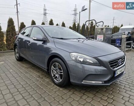 Серый Вольво В40, объемом двигателя 1.56 л и пробегом 211 тыс. км за 10000 $, фото 2 на Automoto.ua