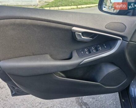 Вольво В40 2014 в Николаеве на Automoto.ua Серый Вольво В40, объемом двигателя 1.6 л и пробегом 142 тыс. км за 12699 $, фото 11 на Automoto.ua