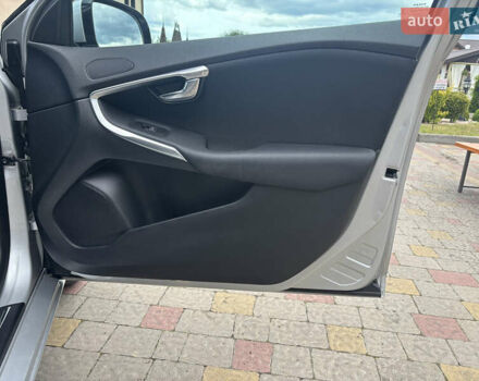 Сірий Вольво V40, об'ємом двигуна 1.6 л та пробігом 228 тис. км за 10990 $, фото 152 на Automoto.ua