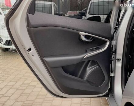 Серый Вольво В40, объемом двигателя 1.6 л и пробегом 272 тыс. км за 10000 $, фото 26 на Automoto.ua