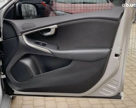 Серый Вольво В40, объемом двигателя 1.6 л и пробегом 272 тыс. км за 10000 $, фото 29 на Automoto.ua