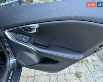Сірий Вольво V40, об'ємом двигуна 1.56 л та пробігом 192 тис. км за 11250 $, фото 136 на Automoto.ua
