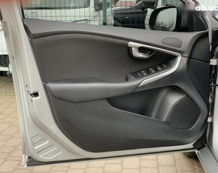 Серый Вольво В40, объемом двигателя 1.6 л и пробегом 272 тыс. км за 10000 $, фото 22 на Automoto.ua