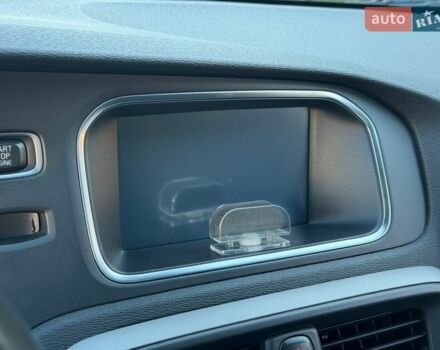 Сірий Вольво V40, об'ємом двигуна 1.56 л та пробігом 140 тис. км за 11200 $, фото 46 на Automoto.ua