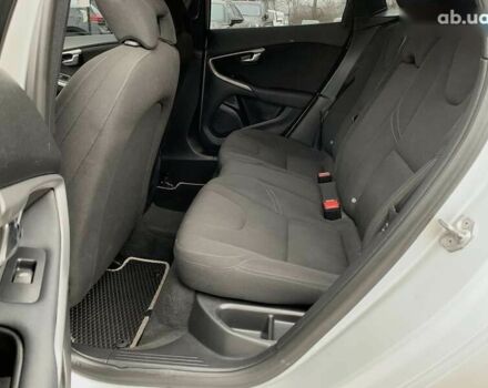 Серый Вольво В40, объемом двигателя 1.6 л и пробегом 272 тыс. км за 10000 $, фото 27 на Automoto.ua