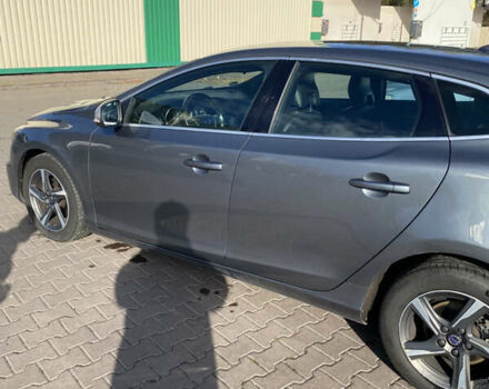 Серый Вольво В40, объемом двигателя 1.97 л и пробегом 230 тыс. км за 15000 $, фото 2 на Automoto.ua