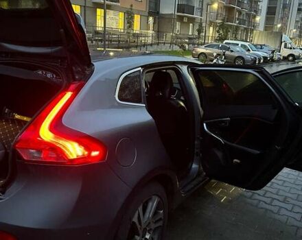 Серый Вольво В40, объемом двигателя 1.98 л и пробегом 265 тыс. км за 10500 $, фото 6 на Automoto.ua