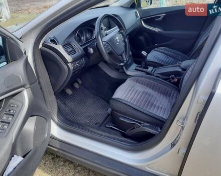 Сірий Вольво V40, об'ємом двигуна 1.56 л та пробігом 223 тис. км за 13500 $, фото 17 на Automoto.ua