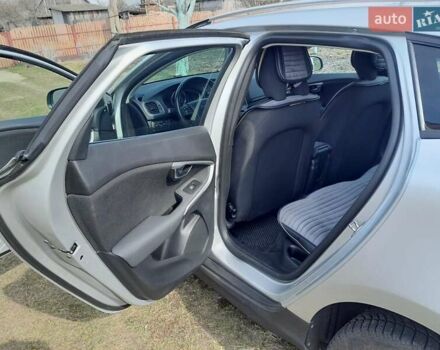 Сірий Вольво V40, об'ємом двигуна 1.56 л та пробігом 223 тис. км за 13500 $, фото 8 на Automoto.ua