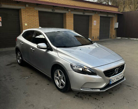 Серый Вольво В40, объемом двигателя 1.56 л и пробегом 195 тыс. км за 11000 $, фото 2 на Automoto.ua