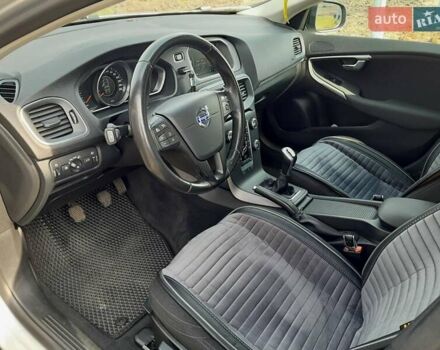 Сірий Вольво V40, об'ємом двигуна 1.56 л та пробігом 223 тис. км за 13500 $, фото 13 на Automoto.ua