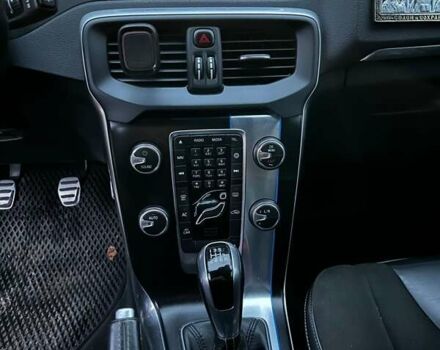 Серый Вольво В40, объемом двигателя 1.98 л и пробегом 265 тыс. км за 10500 $, фото 4 на Automoto.ua