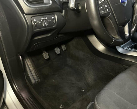 Серый Вольво В40, объемом двигателя 1.56 л и пробегом 195 тыс. км за 11000 $, фото 9 на Automoto.ua