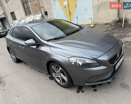 Сірий Вольво V40, об'ємом двигуна 2 л та пробігом 175 тис. км за 11500 $, фото 2 на Automoto.ua