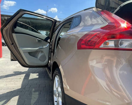 Сірий Вольво V40, об'ємом двигуна 1.98 л та пробігом 95 тис. км за 17700 $, фото 9 на Automoto.ua