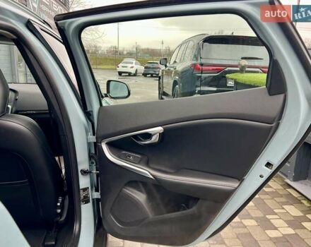 Серый Вольво В40, объемом двигателя 2 л и пробегом 135 тыс. км за 17900 $, фото 34 на Automoto.ua