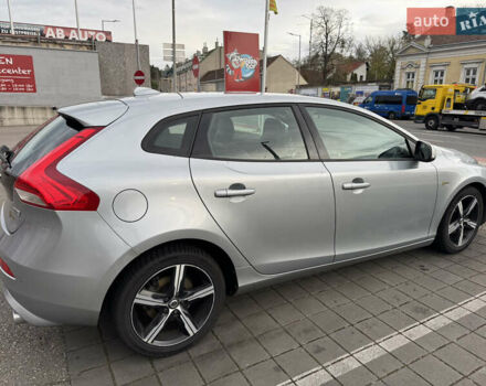 Сірий Вольво V40, об'ємом двигуна 1.97 л та пробігом 210 тис. км за 9923 $, фото 4 на Automoto.ua