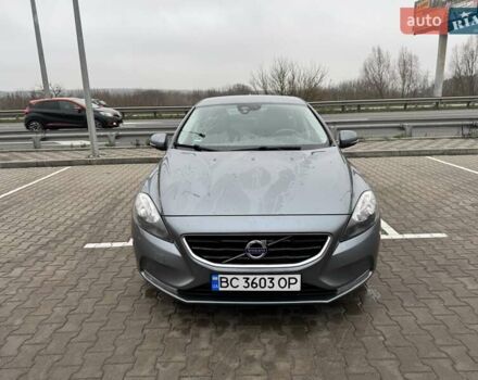 Сірий Вольво V40, об'ємом двигуна 1.97 л та пробігом 218 тис. км за 14100 $, фото 1 на Automoto.ua