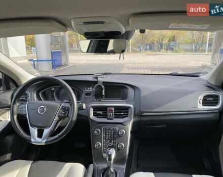 Вольво V40 2017 у Миколаєві на Automoto.ua Сірий Вольво V40, об'ємом двигуна 2 л та пробігом 106 тис. км за 17500 $, фото 33 на Automoto.ua
