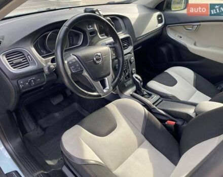 Вольво V40 2017 у Миколаєві на Automoto.ua Сірий Вольво V40, об'ємом двигуна 2 л та пробігом 106 тис. км за 17500 $, фото 25 на Automoto.ua