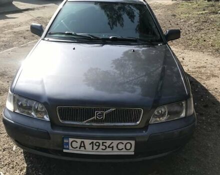 Серый Вольво В40, объемом двигателя 1.87 л и пробегом 300 тыс. км за 3800 $, фото 4 на Automoto.ua