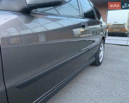 Серый Вольво В40, объемом двигателя 1.8 л и пробегом 260 тыс. км за 4999 $, фото 6 на Automoto.ua