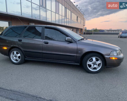 Серый Вольво В40, объемом двигателя 1.8 л и пробегом 260 тыс. км за 4999 $, фото 3 на Automoto.ua