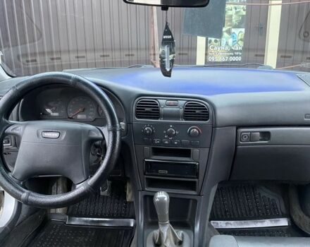 Серый Вольво В40, объемом двигателя 1.9 л и пробегом 300 тыс. км за 2300 $, фото 11 на Automoto.ua