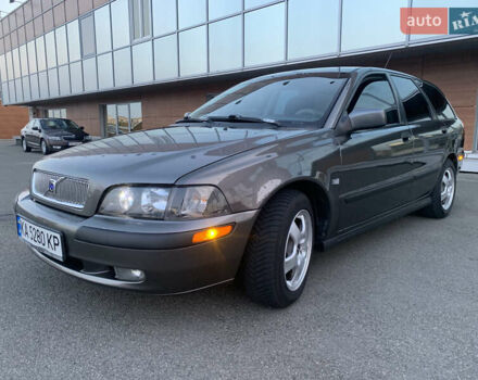 Серый Вольво В40, объемом двигателя 1.8 л и пробегом 260 тыс. км за 4999 $, фото 2 на Automoto.ua